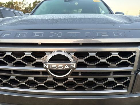 Used 2024 Nissan Frontier SV w/ SV Convenience Package image 18