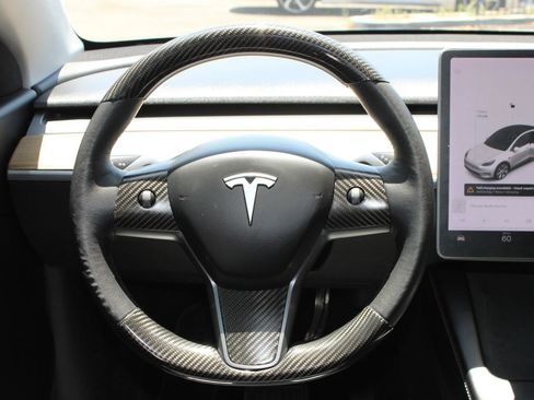 Used 2021 Tesla Model Y Long Range AWD/4WD image 17