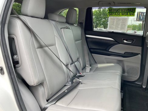 Used 2016 Toyota Highlander XLE AWD/4WD image 46