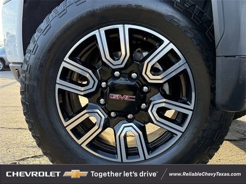 Used 2022 GMC Sierra 2500 AT4 image 12