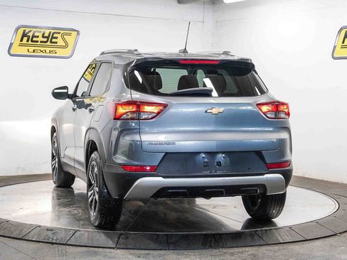 Used 2021 Chevrolet TrailBlazer LT w/ Convenience Package FWD image 2