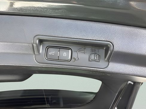 Used 2022 Ford Explorer ST-Line w/ Class IV Trailer Tow Package image 9