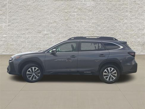 Certified 2025 Subaru Outback Premium w/ Popular Package #1 AWD/4WD image 4
