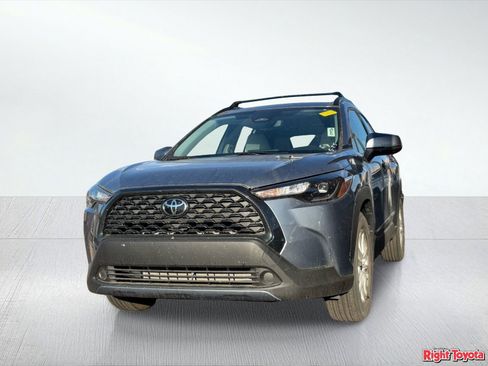 Used 2023 Toyota Corolla Cross LE FWD image 2