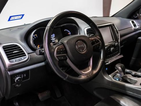 Used 2017 Jeep Grand Cherokee Altitude AWD/4WD image 3