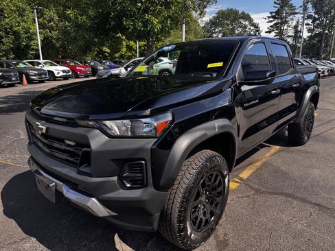 Used 2026 Chevrolet Colorado Trail Boss AWD/4WD image 3