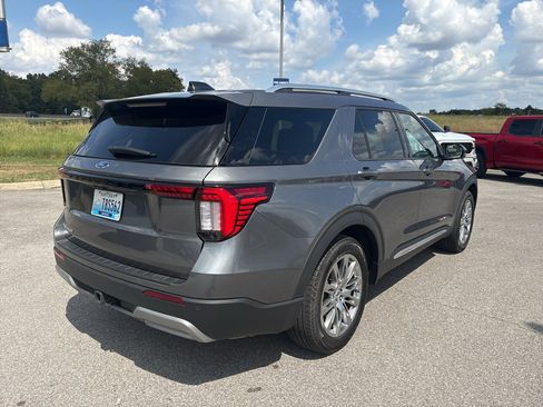 Certified 2025 Ford Explorer Platinum RWD image 5
