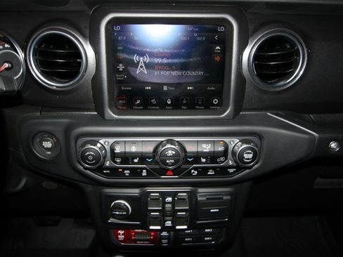 Used 2022 Jeep Wrangler Unlimited Rubicon AWD/4WD image 14