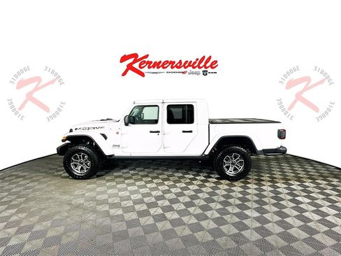 New 2025 Jeep Gladiator Mojave image 4