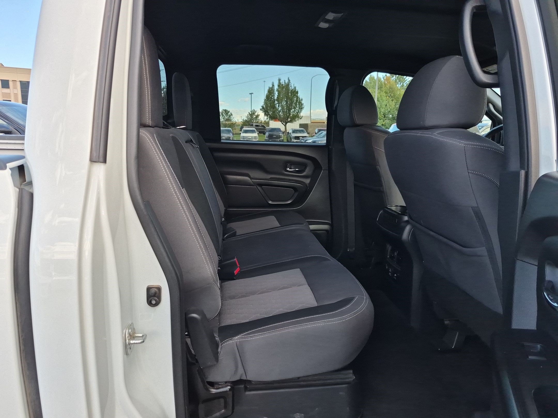 Used 2023 Nissan Titan SV w/ SV Convenience Package AWD/4WD image 32