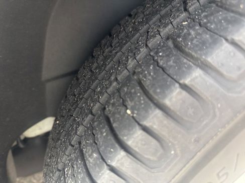 Used 2014 Chrysler Town & Country Limited image 7