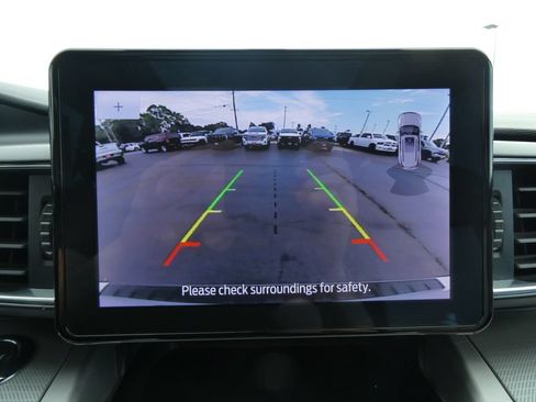 Used 2022 Ford Explorer XLT w/ Equipment Group 202A AWD/4WD image 37
