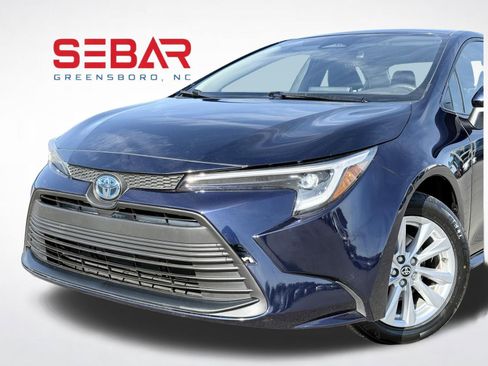 Used 2024 Toyota Corolla LE w/ LE Convenience Package image 2