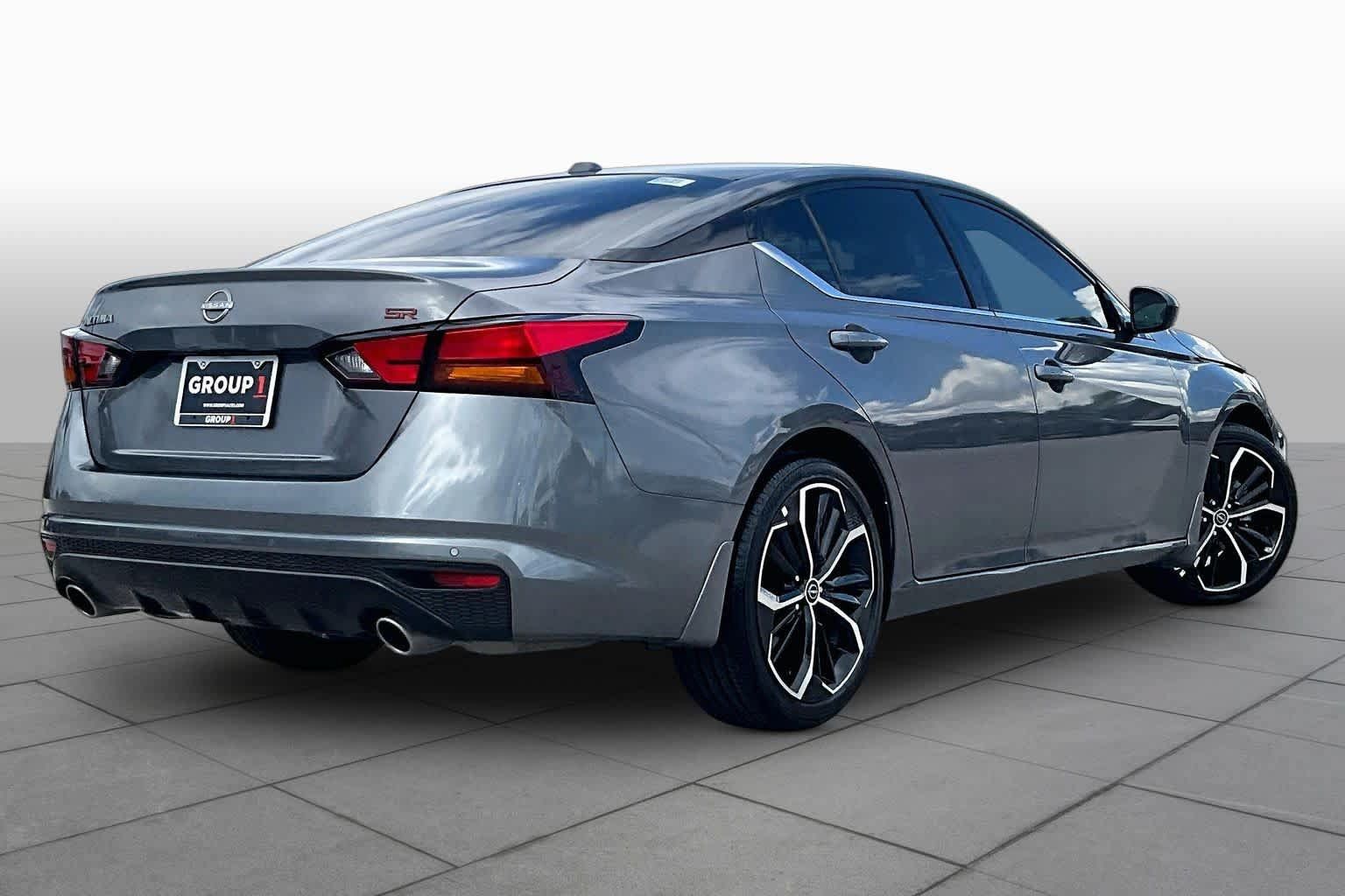 Used 2025 Nissan Altima 2.5 SR w/ SR Premium Package FWD image 13