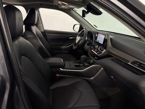 Used 2025 Toyota Highlander XLE image 15