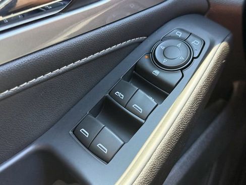 Used 2022 Chevrolet Traverse LT FWD image 26