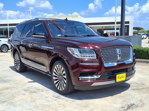 Used 2018 Lincoln Navigator Reserve w/ Technology Package AWD/4WD image 4