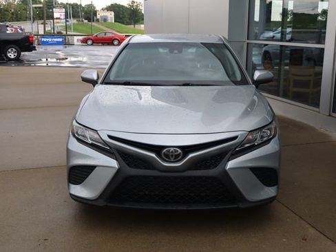 Used 2018 Toyota Camry SE FWD image 6