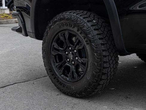 Used 2024 Chevrolet Silverado 1500 ZR2 w/ Technology Package image 9