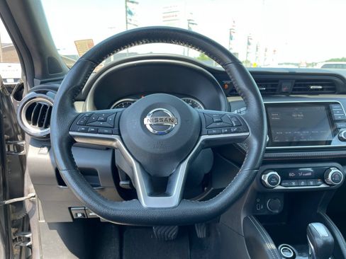 Used 2019 Nissan Kicks SR w/ Exterior Electronics Package FWD image 23