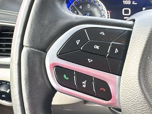 Used 2022 Chrysler Pacifica Limited image 18