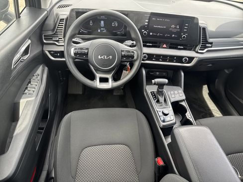 Used 2023 Kia Sportage LX image 6