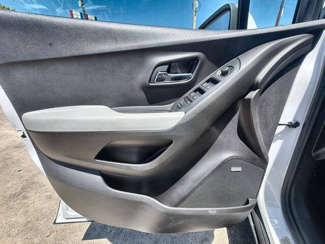 Used 2018 Chevrolet Trax Premier w/ LPO, Protection Package AWD/4WD image 20