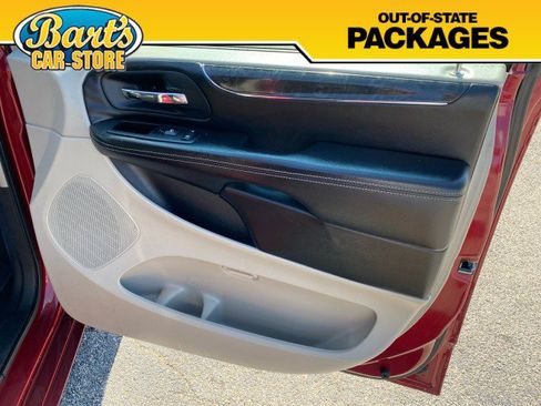 Used 2013 Chrysler Town & Country Touring FWD image 14