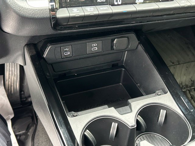 Used 2024 Toyota Prius LE AWD/4WD image 52