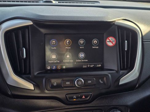 Used 2024 GMC Terrain SLE image 29