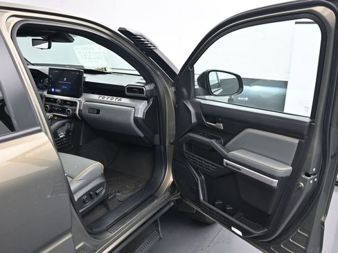 Used 2024 Toyota Tacoma Trailhunter image 30