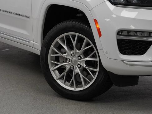 Certified 2022 Jeep Grand Cherokee Summit w/ Adv Protech Group IV AWD/4WD image 4
