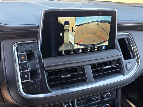 Used 2023 Chevrolet Suburban Z71 w/ Luxury Package image 14