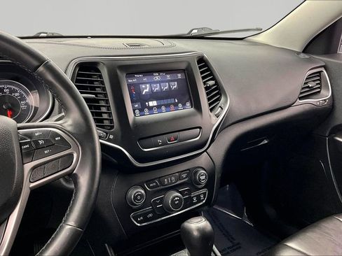 Used 2019 Jeep Cherokee Latitude Plus image 6