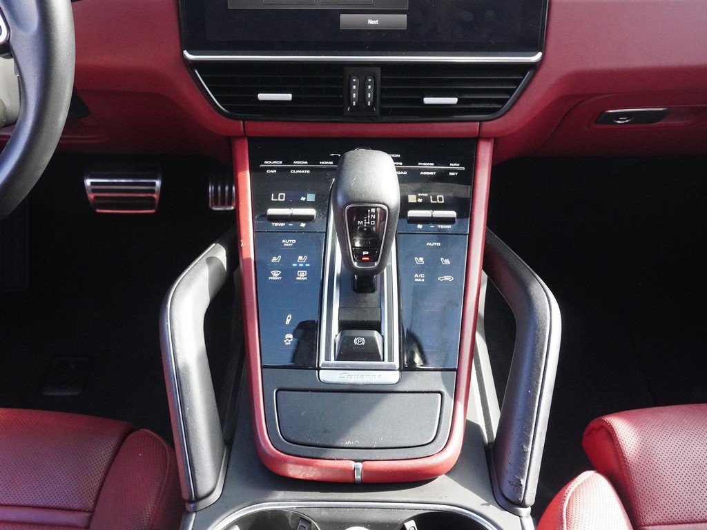 Used 2022 Porsche Cayenne GTS w/ Premium Package Plus AWD/4WD image 58