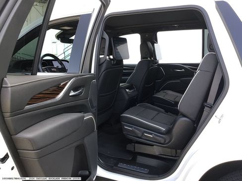Used 2024 Cadillac Escalade Premium Luxury AWD/4WD image 9