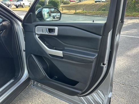 Used 2022 Ford Explorer Limited image 12