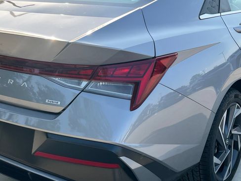 Used 2025 Hyundai Elantra Limited FWD image 14