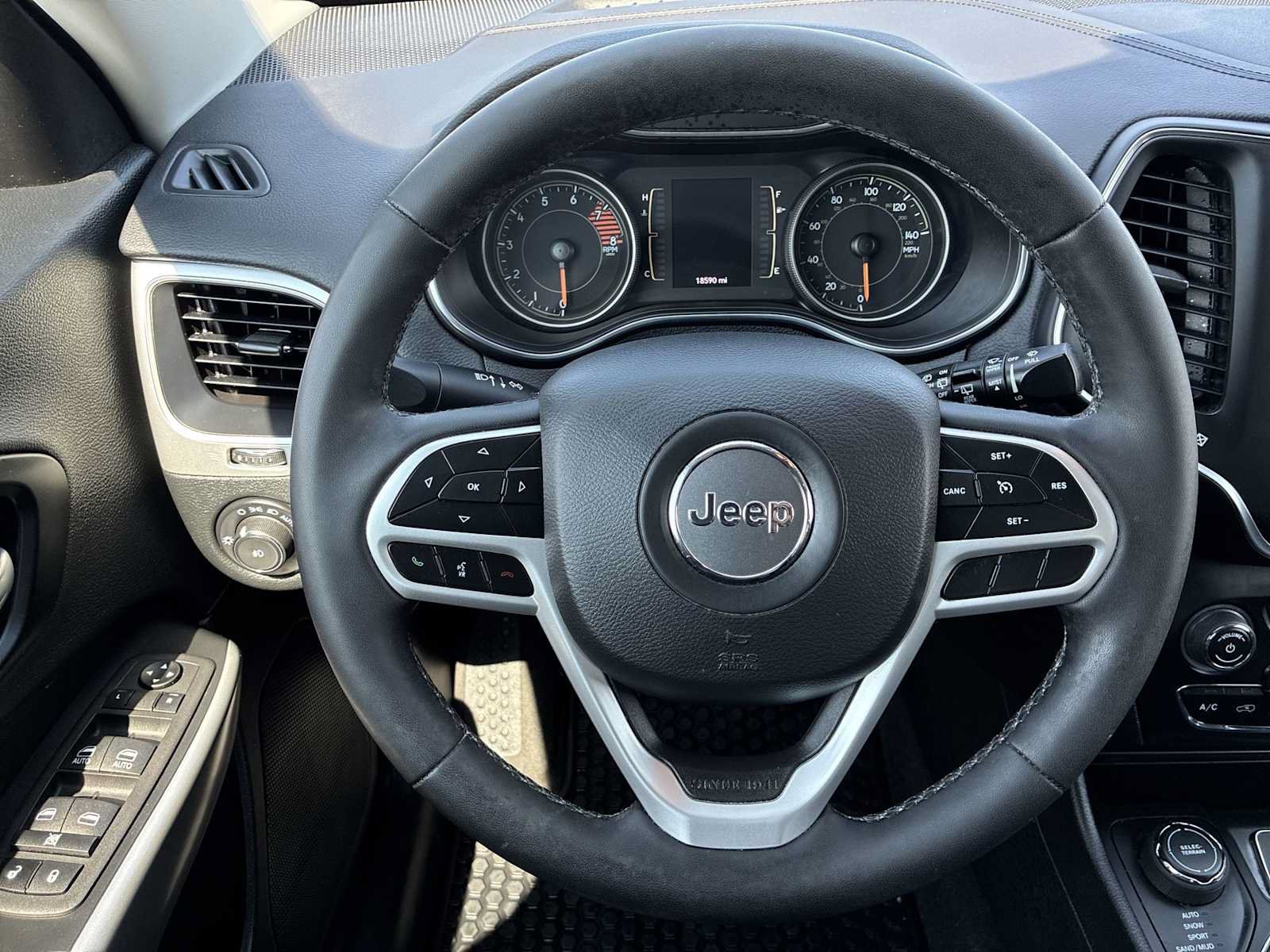 Certified 2022 Jeep Cherokee Latitude AWD/4WD image 11