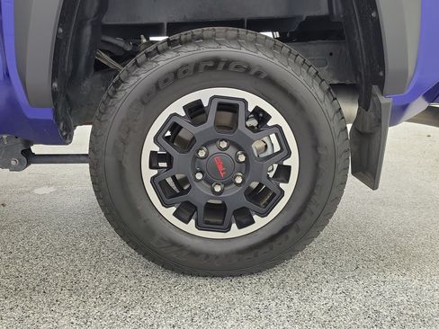 Certified 2024 Toyota Tacoma TRD Off-Road AWD/4WD image 6