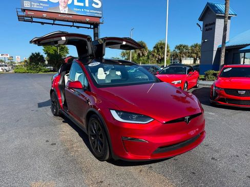 Used 2023 Tesla Model X image 3