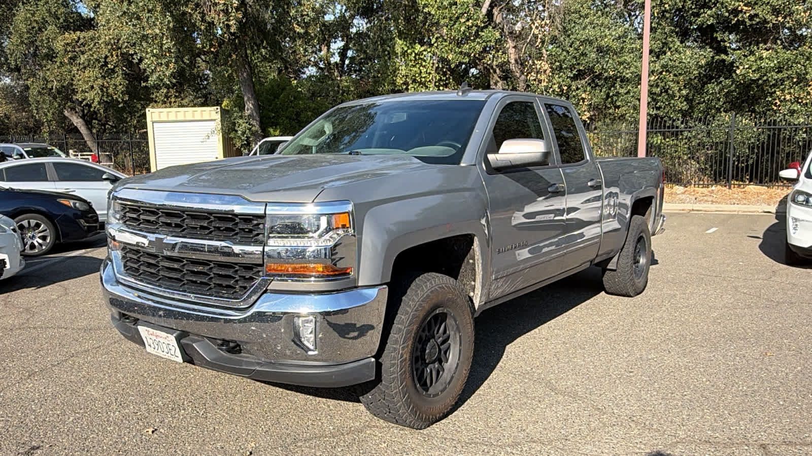 Used 2017 Chevrolet Silverado 1500 LT w/ All Star Edition AWD/4WD image 1
