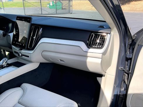 New 2026 Volvo XC60 T8 Ultra w/ Protection Package Premier image 28