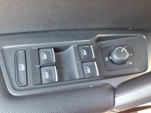 Certified 2020 Volkswagen Tiguan SE w/ Panoramic Sunroof Package AWD/4WD image 20