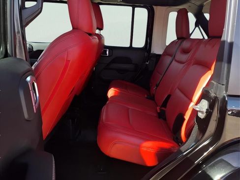 Used 2021 Jeep Wrangler Unlimited Sahara w/ Uconnect 4C Nav & Sound Group image 10