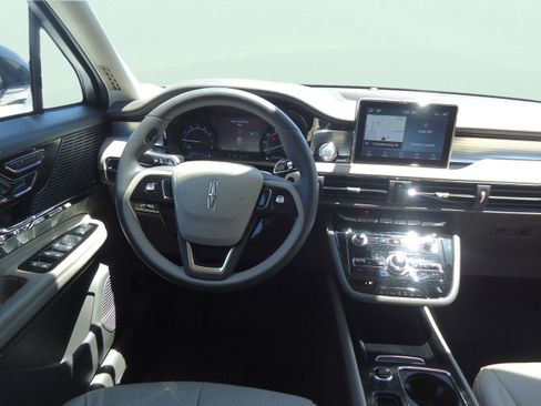 Used 2022 Lincoln Corsair AWD w/ Equipment Group 101A image 11
