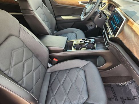 Used 2024 Volkswagen Atlas SE FWD image 18
