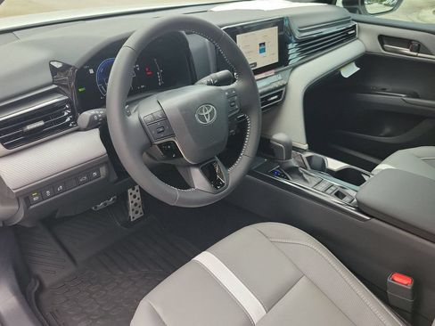 Used 2026 Toyota Camry SE FWD image 15