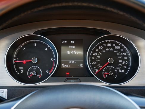 Used 2015 Volkswagen Golf TDI SE image 21