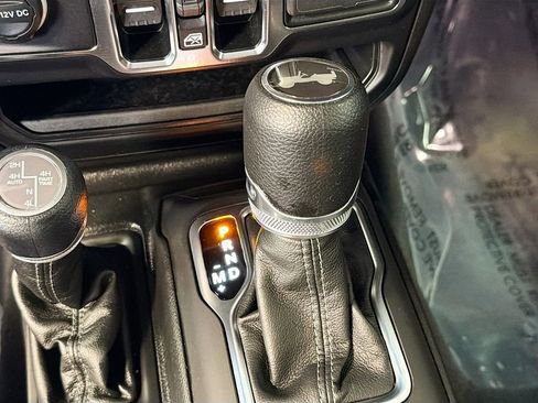 Used 2025 Jeep Wrangler Unlimited Sahara AWD/4WD image 18